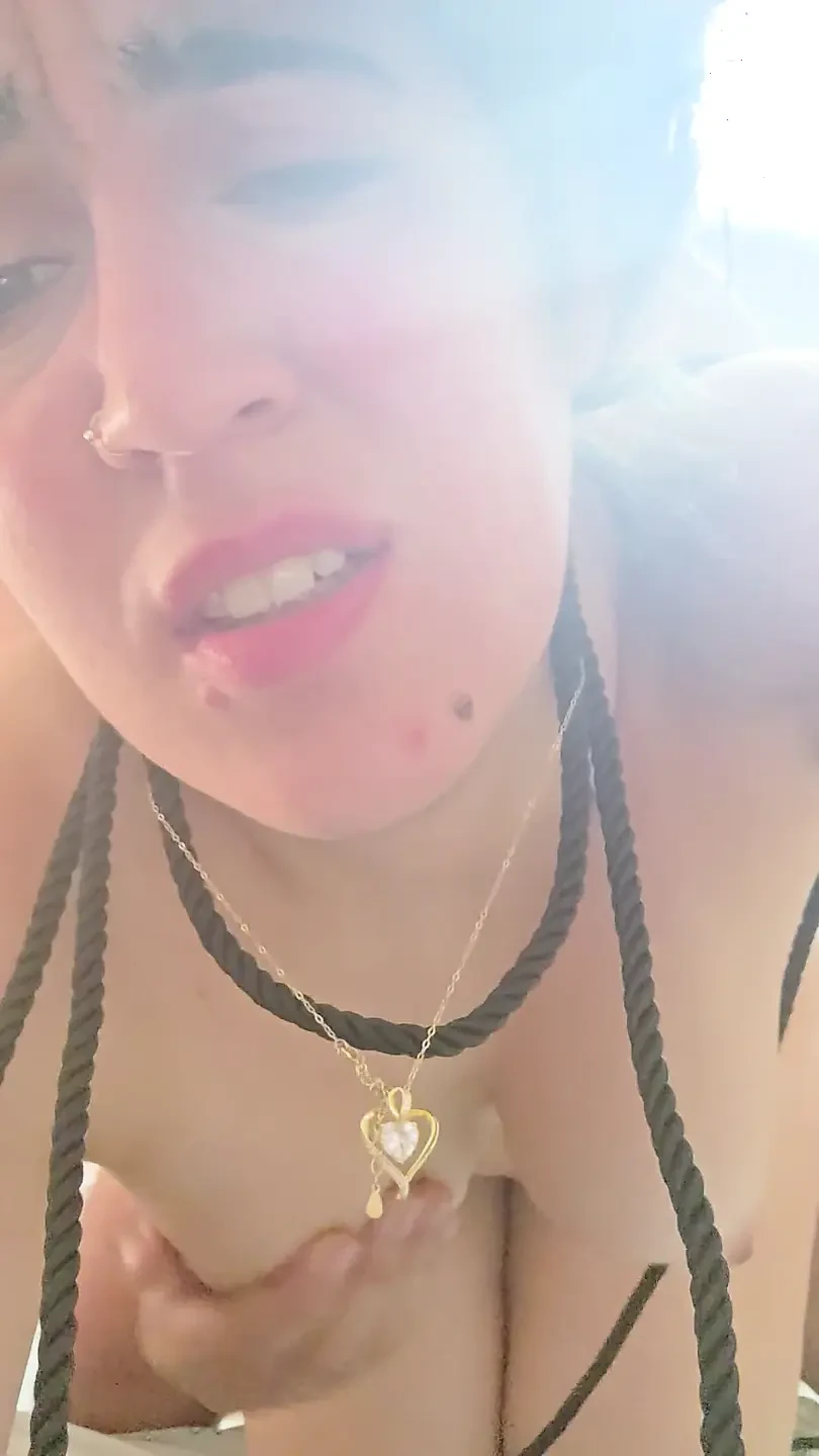 Good fuck in the ass and leaves her cum inside my ass